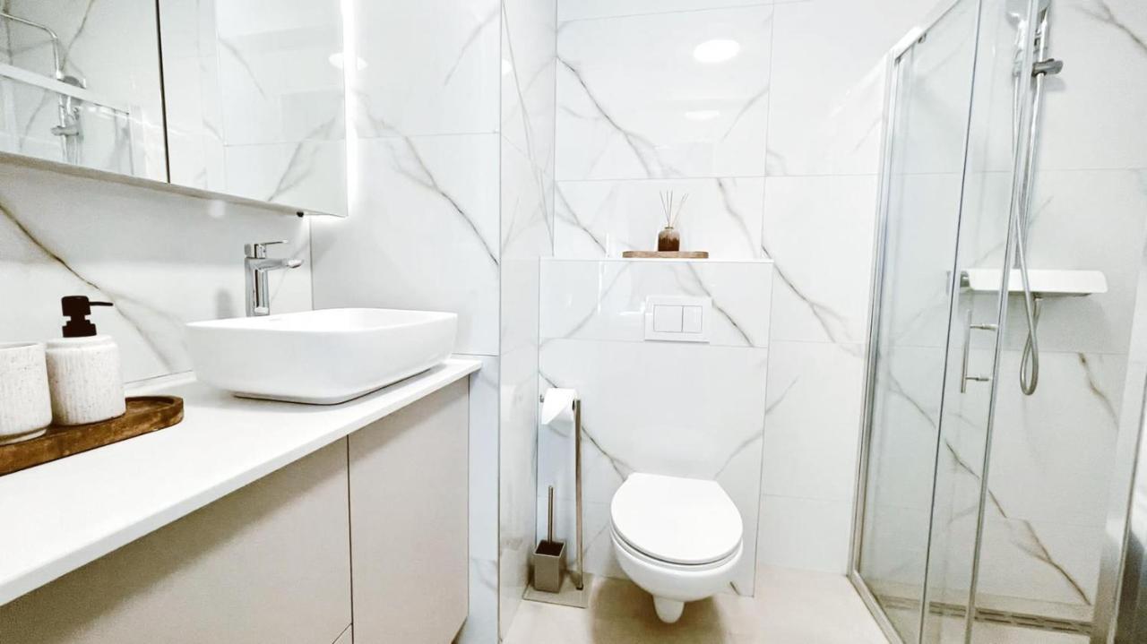 Apartamento In Central With Private Parking *